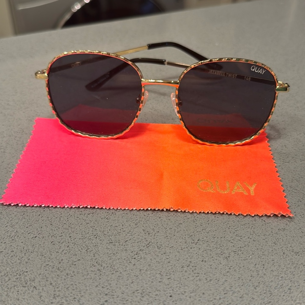 Perfect condition Jezabell Twist Quay sunglasses
